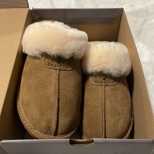 NWT FUR LINED BEARPAW SLIPPERS